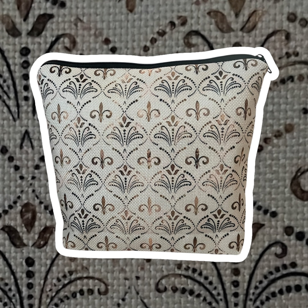 Elegant Fleur-de-lis Makeup Bag - Perfect for Mardi Gras and Everyday Use