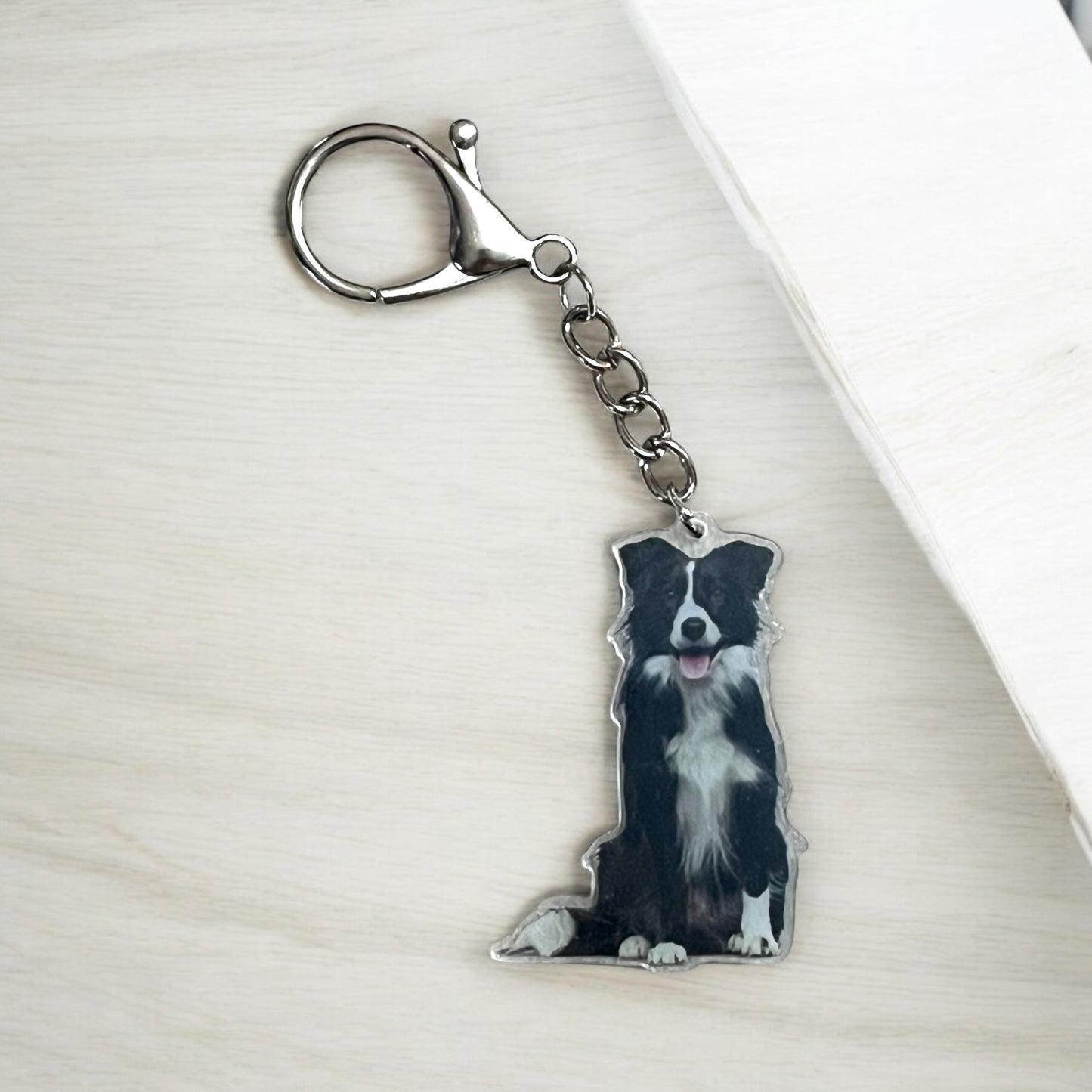 Border Collie 2D Acryl Schlüsselanhänger Ornament - Süßes Geschenk für Hundeliebhaber - Rucksack Charm Dekoration