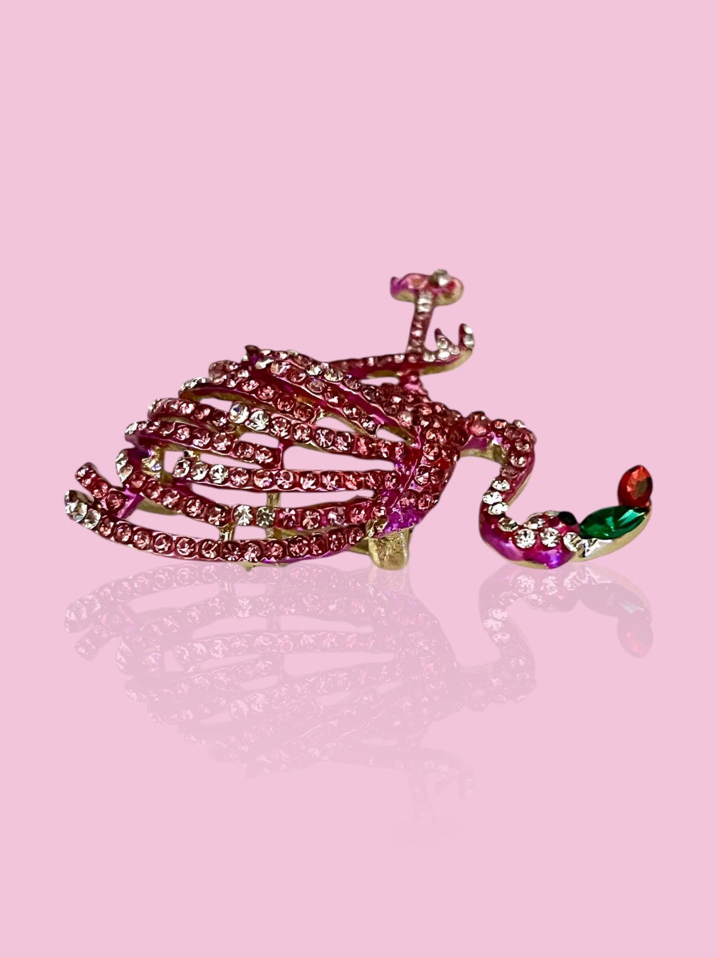 Sparkling Flamingo Brooch Pin: Vintage Glam for Your Outfit