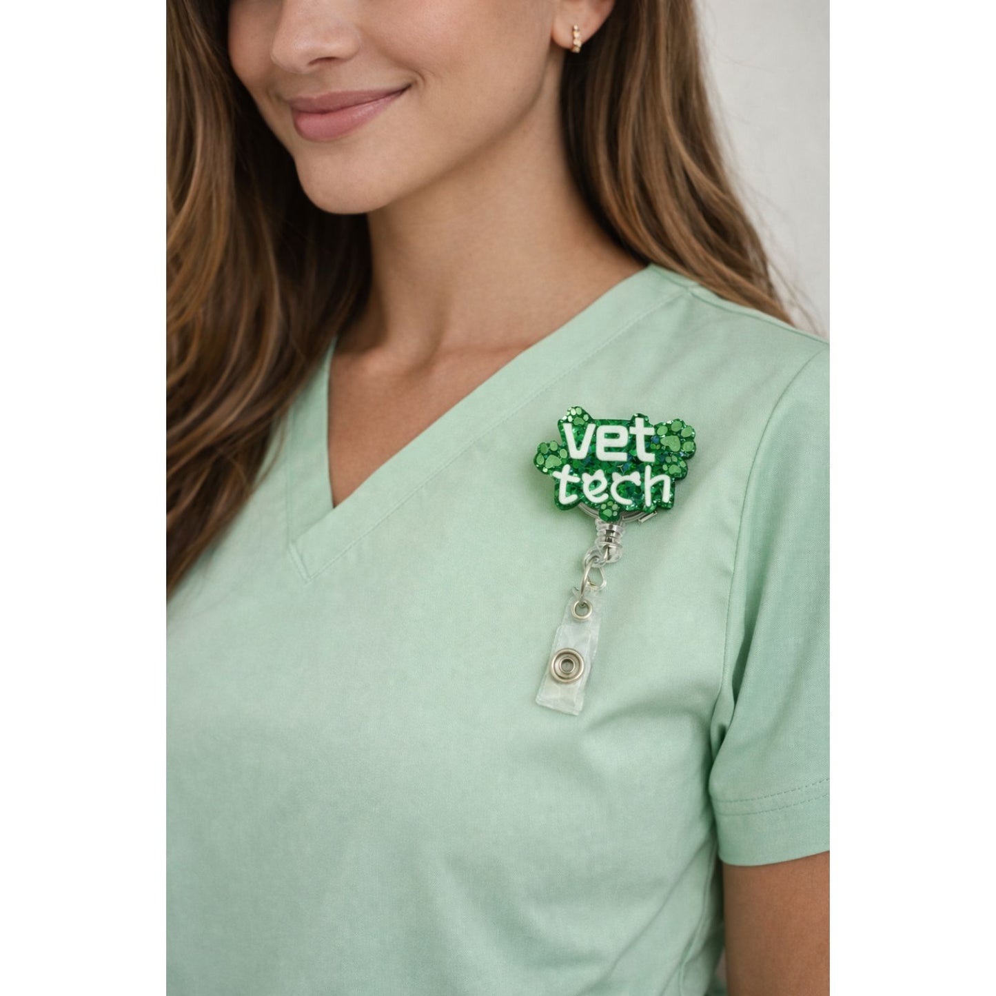 Green Sparkly Vet Tech Badge Reel – Glitter Paw Print ID Holder Alligator Clip