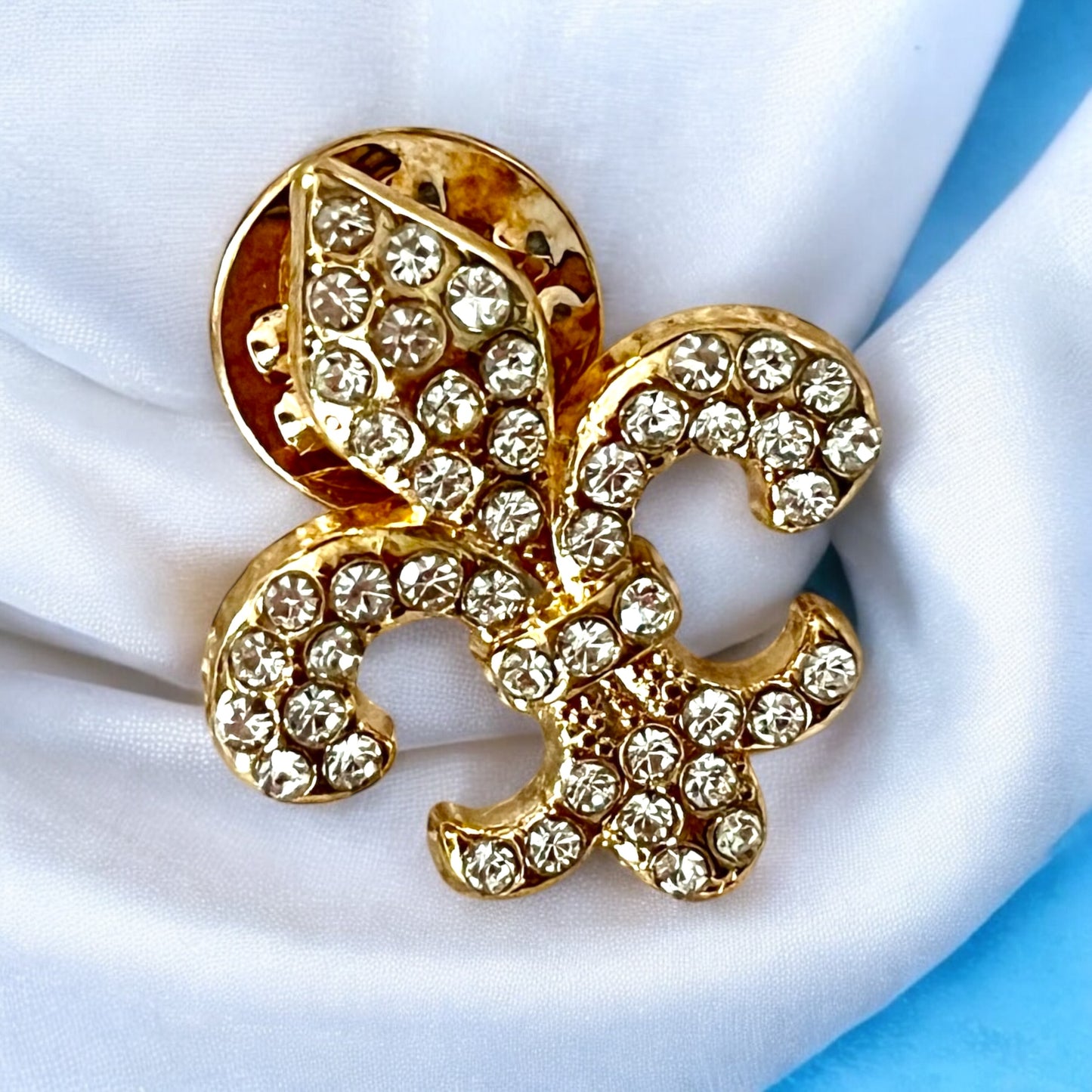 Stylish Gold Fleur de Lis Rhinestone Lapel Brooch - Versatile Pin for Any Attire