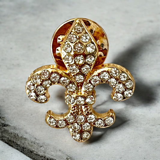 Stilvolle goldene Fleur de Lis-Reversbrosche mit Strasssteinen – vielseitige Anstecknadel für jedes Outfit