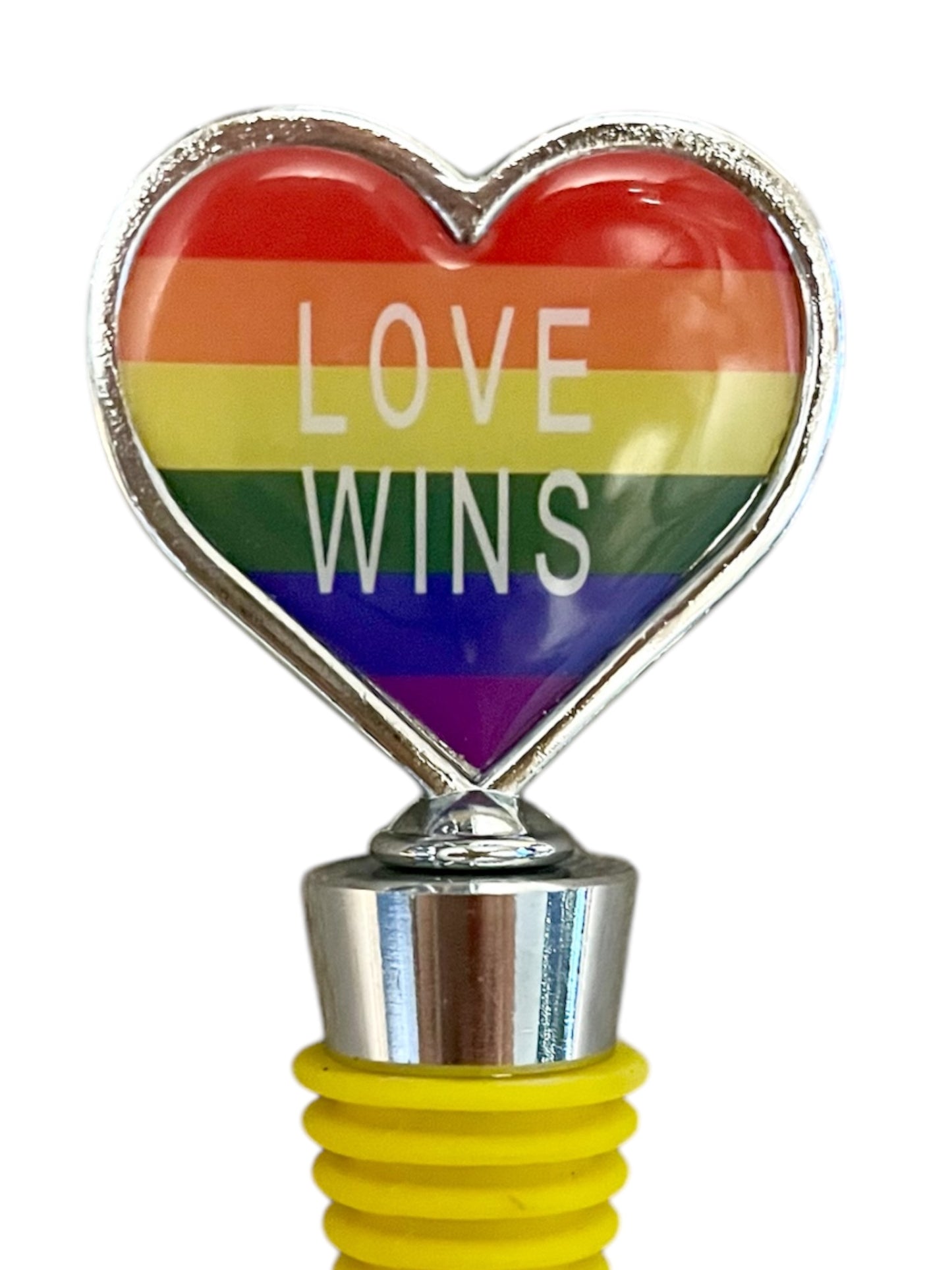 Rainbow Heart Wine Stopper with Yellow Rubber Ring – Contemporary Pride Design