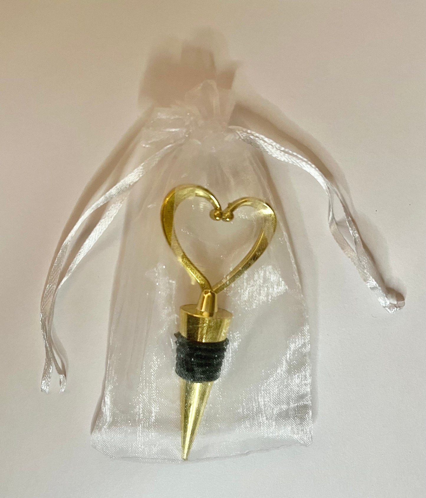 Gold Heart Shape Wine Stoppers with Organza Bag Perfect for Special Occasions