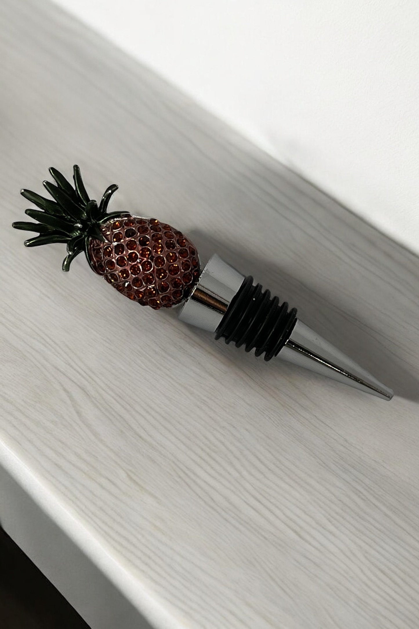 Chic Pineapple Wine Stopper - Shimmery Rhinestone Bottle Cap for Wine & Champagne Preservation. Gift for Wine Lovers