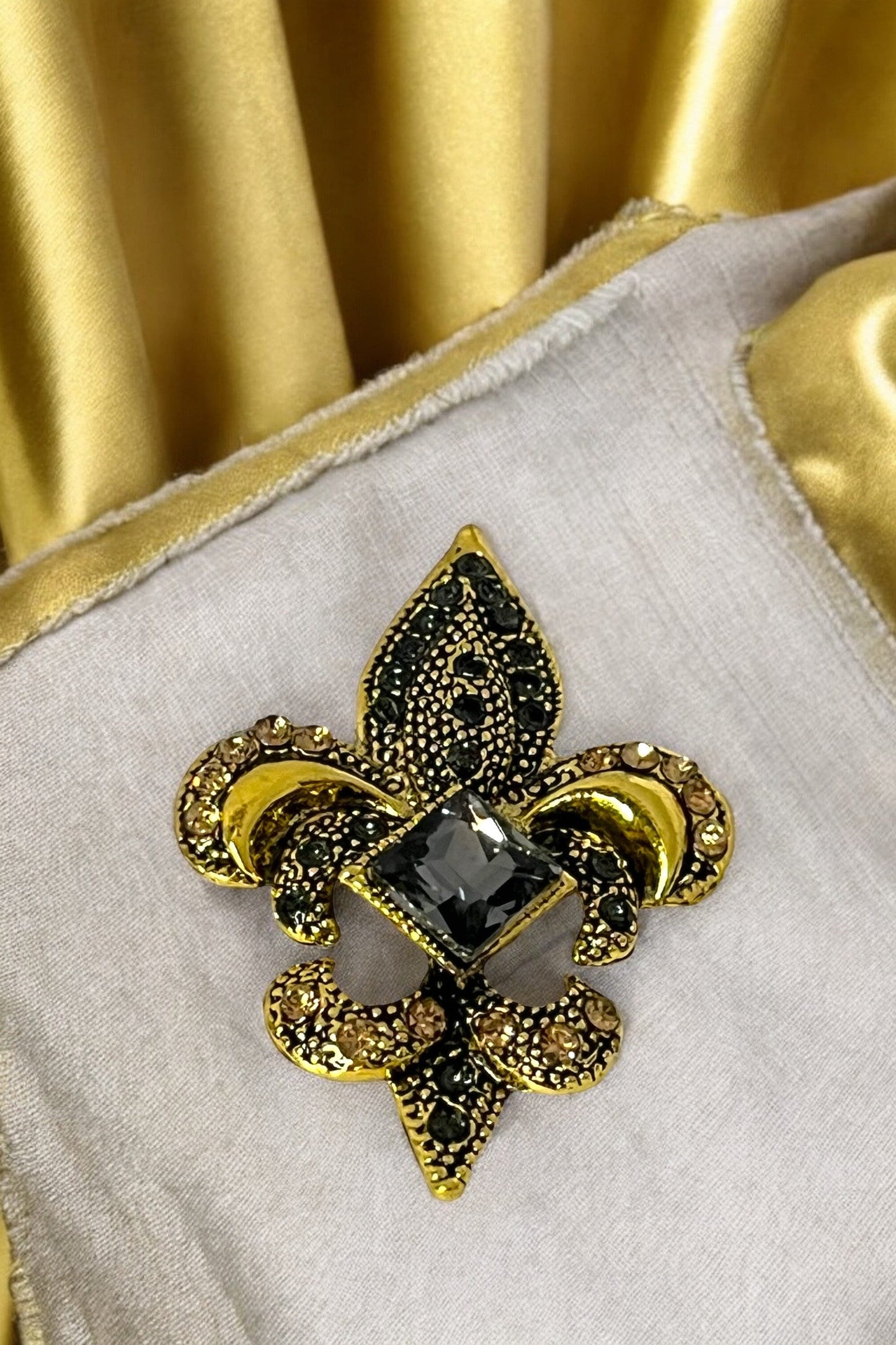 Vintage Style Fleur De Lis Brooch Pin with Rhinestones - Perfect for Party and Formal Events