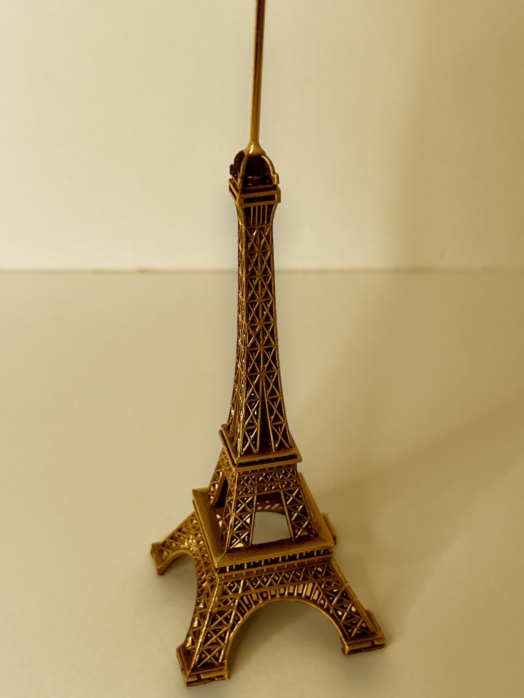 Elegant Paris Eiffel Tower Bronze Memo & Photo Metal Clip Holder for Chic Office Decor