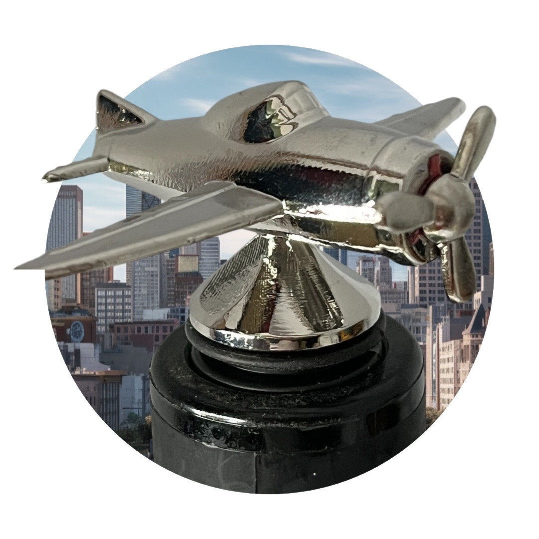 Airplane Wine Stopper - Preserve Freshness in Style - Unique Metal Bottle Sealer for Wine Lovers