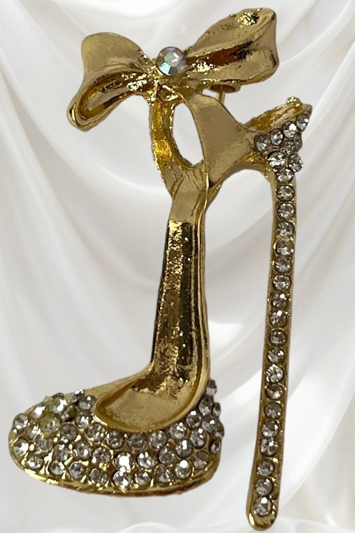 Glamorous Sparkling Rhinestone High-Heel Pin Brooch - Add a Touch of Elegance to Your Look