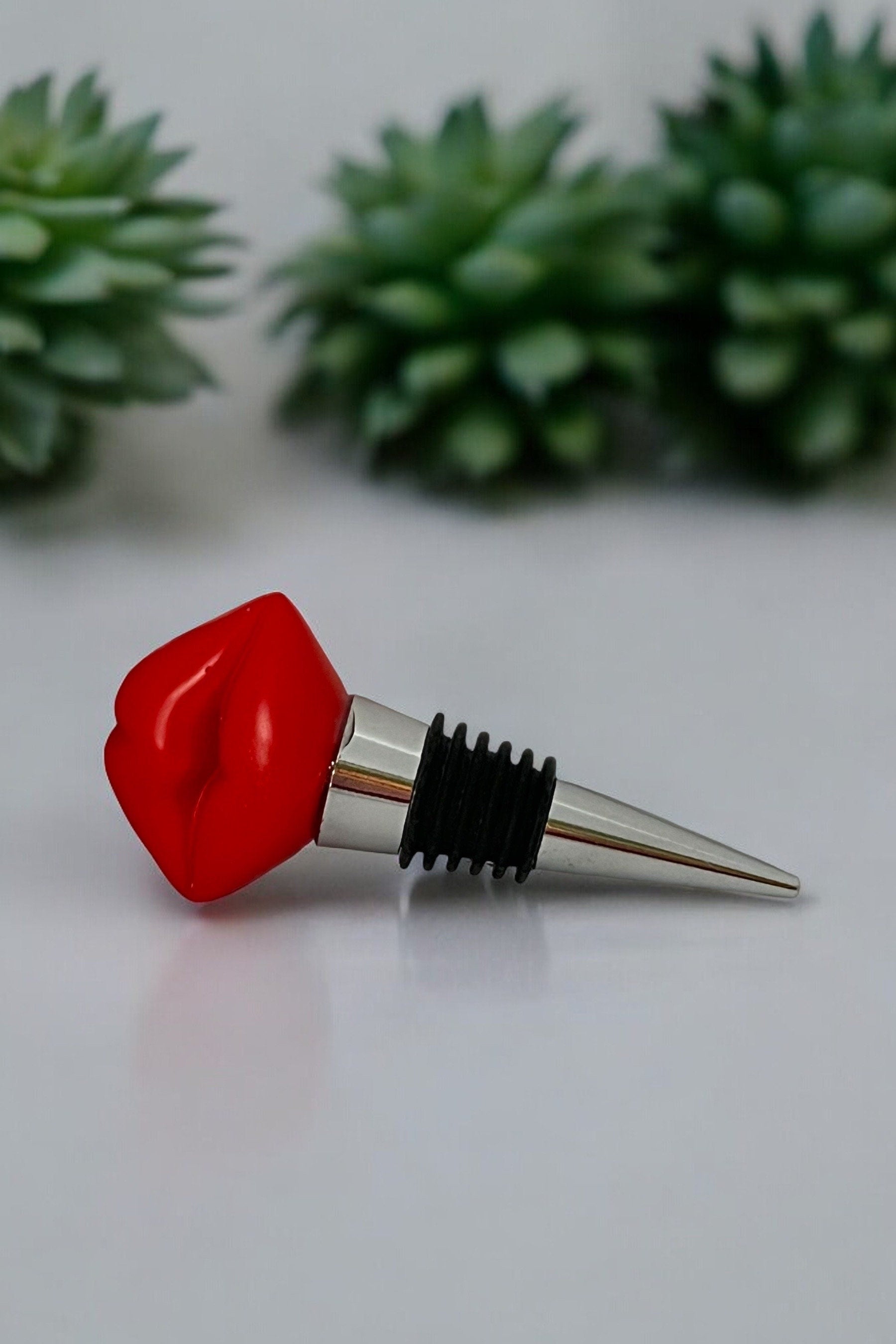 Glamorous Red Lips Wine Bottle Stopper - Fun Way to Keep Wine Fresh!