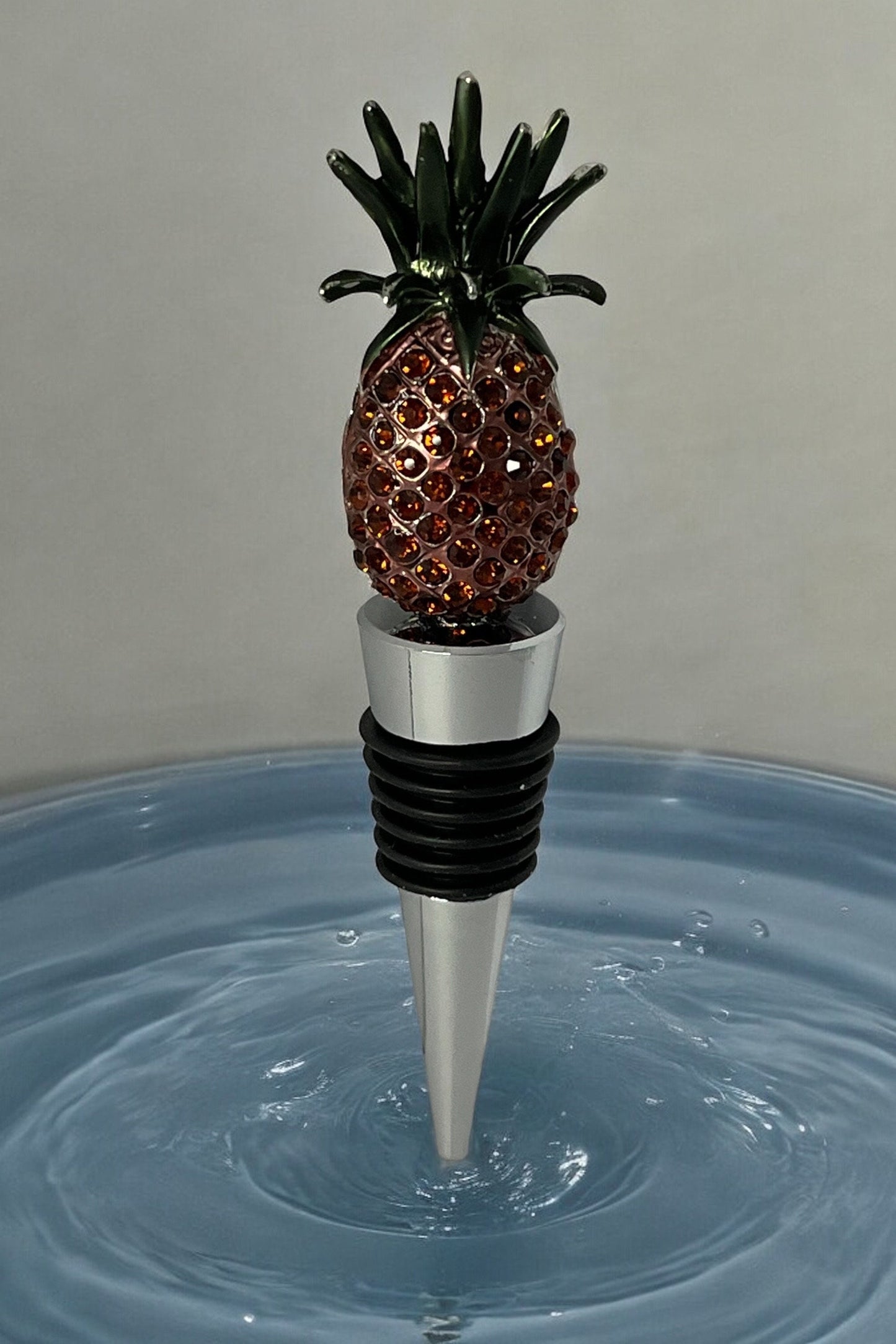 Chic Pineapple Wine Stopper - Shimmery Rhinestone Bottle Cap for Wine & Champagne Preservation. Gift for Wine Lovers