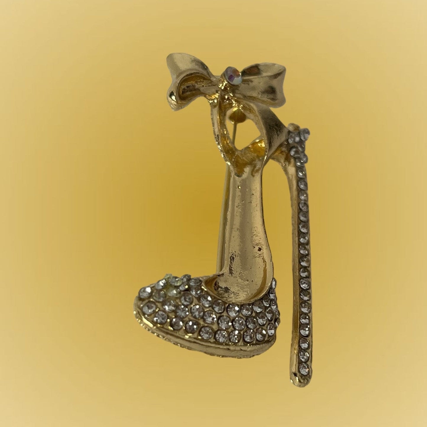 Glamorous Sparkling Rhinestone High-Heel Pin Brooch - Add a Touch of Elegance to Your Look