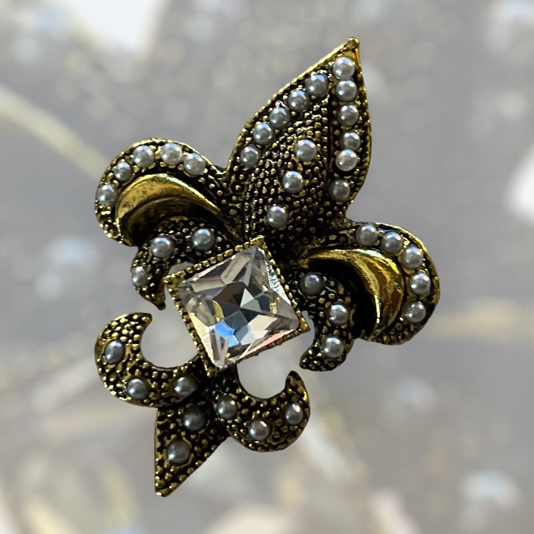 Vintage Style Fleur De Lis Brooch Pin with Rhinestones - Perfect for Party and Formal Events