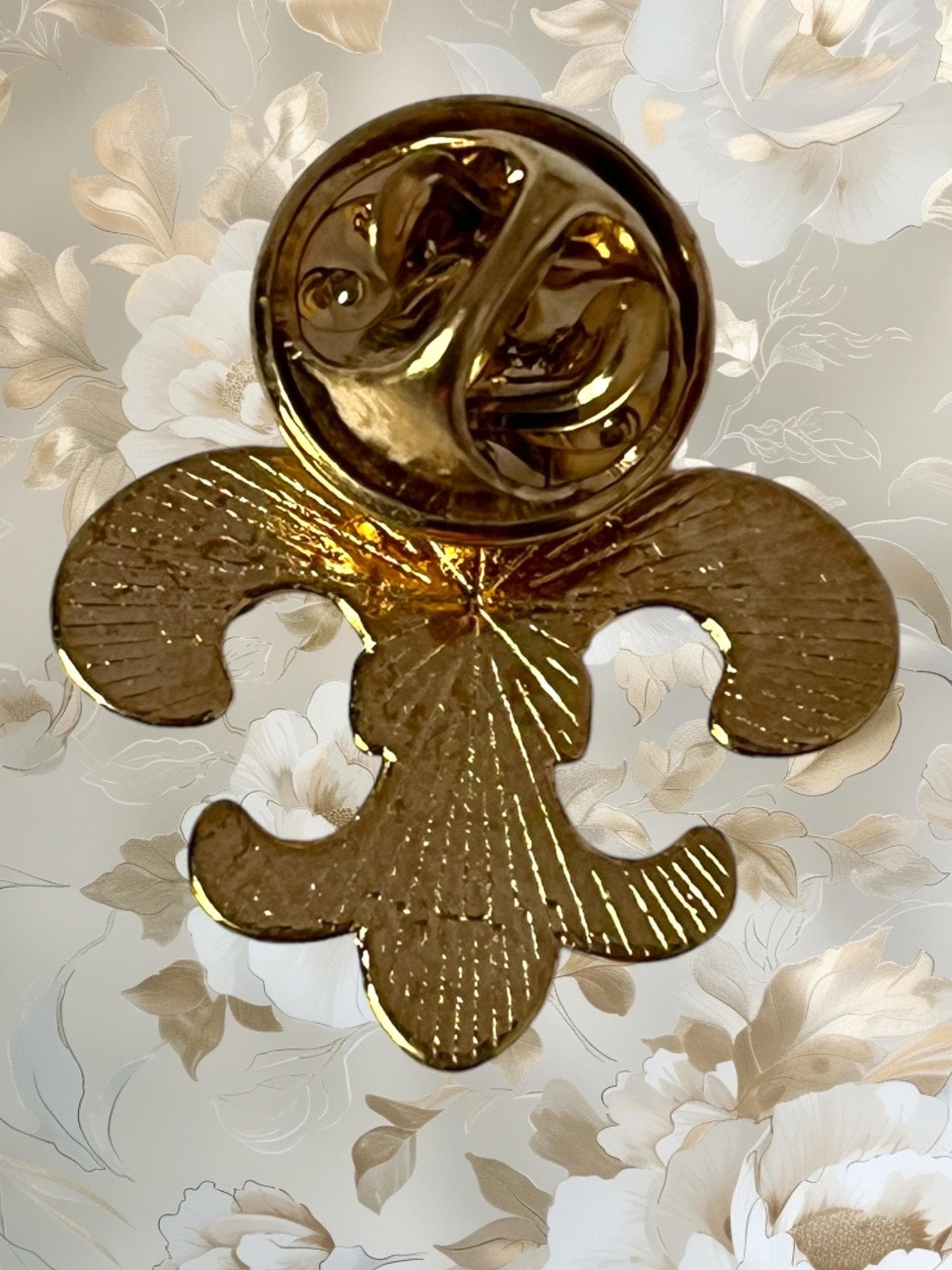 Stylish Gold Fleur de Lis Rhinestone Lapel Brooch - Versatile Pin for Any Attire