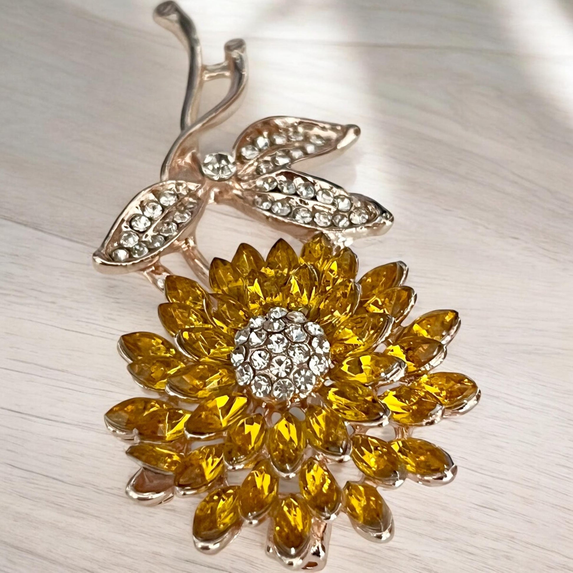 Luxury Sunflower Brooch Pin with Shiny Rhinestones - Fashion Accessory