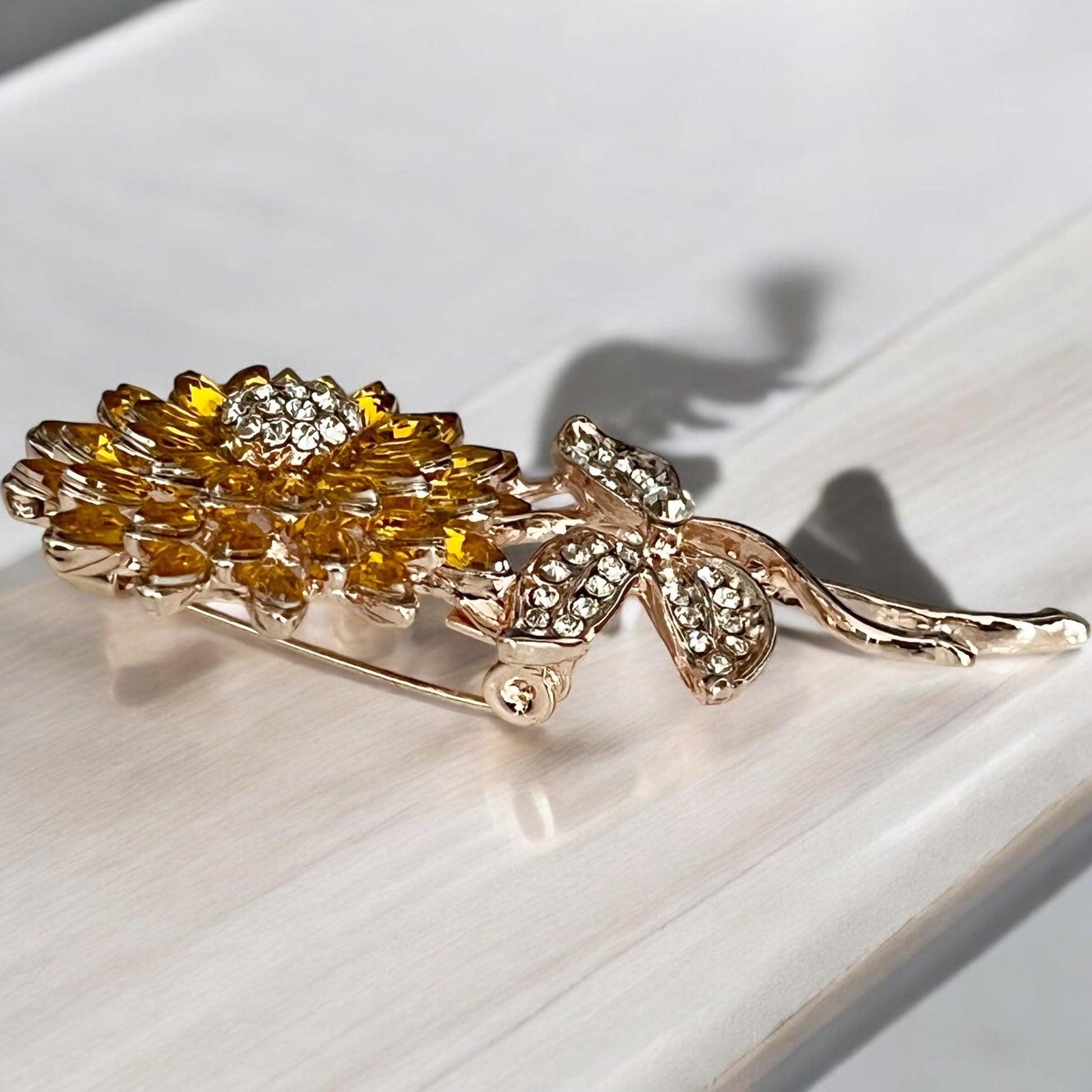 Luxury Sunflower Brooch Pin with Shiny Rhinestones - Fashion Accessory