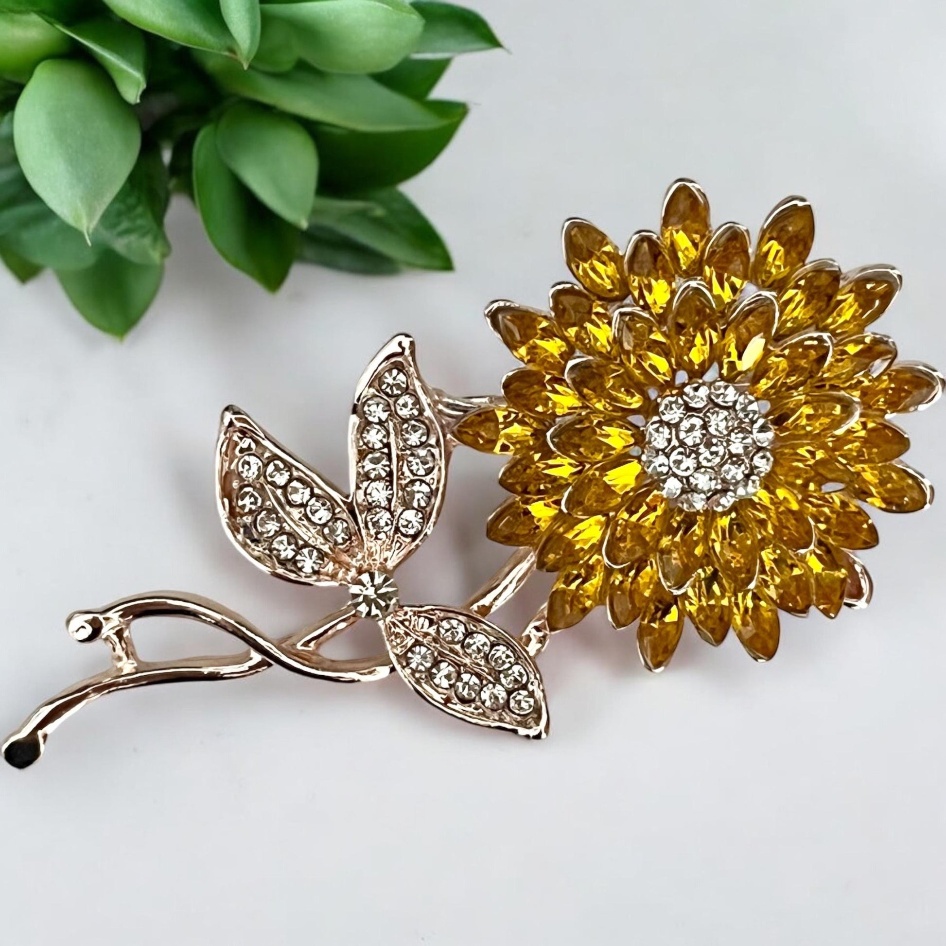 Luxury Sunflower Brooch Pin with Shiny Rhinestones - Fashion Accessory