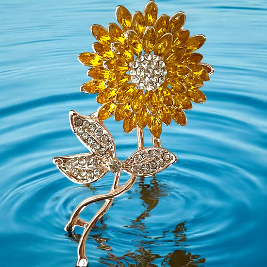 Luxury Sunflower Brooch Pin with Shiny Rhinestones - Fashion Accessory